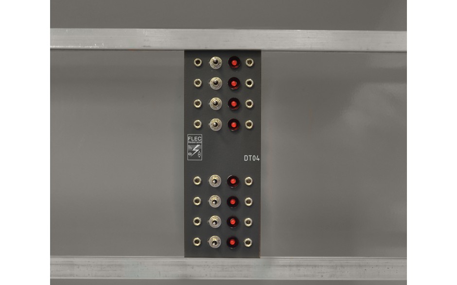 8x LED en 8x schakelaar maak/verbreek voor uitgangssignaaltest