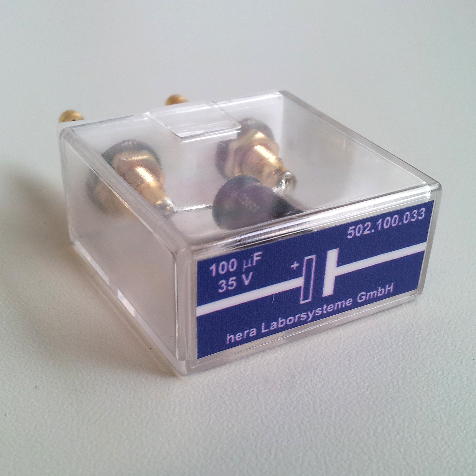 Steekbouwsteen: Elektrolyt Condensator 100µF / 63V