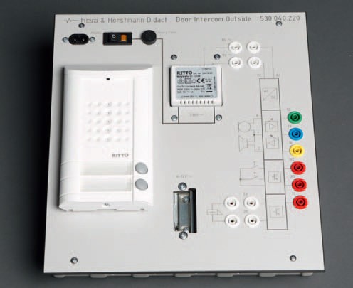 Outdoor intercom paneel met voedingsunit en deuropener